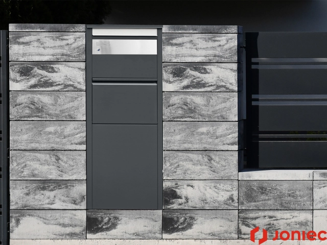 Briefkasten- und Paketsäulen mit analogem Gegensprechanlage